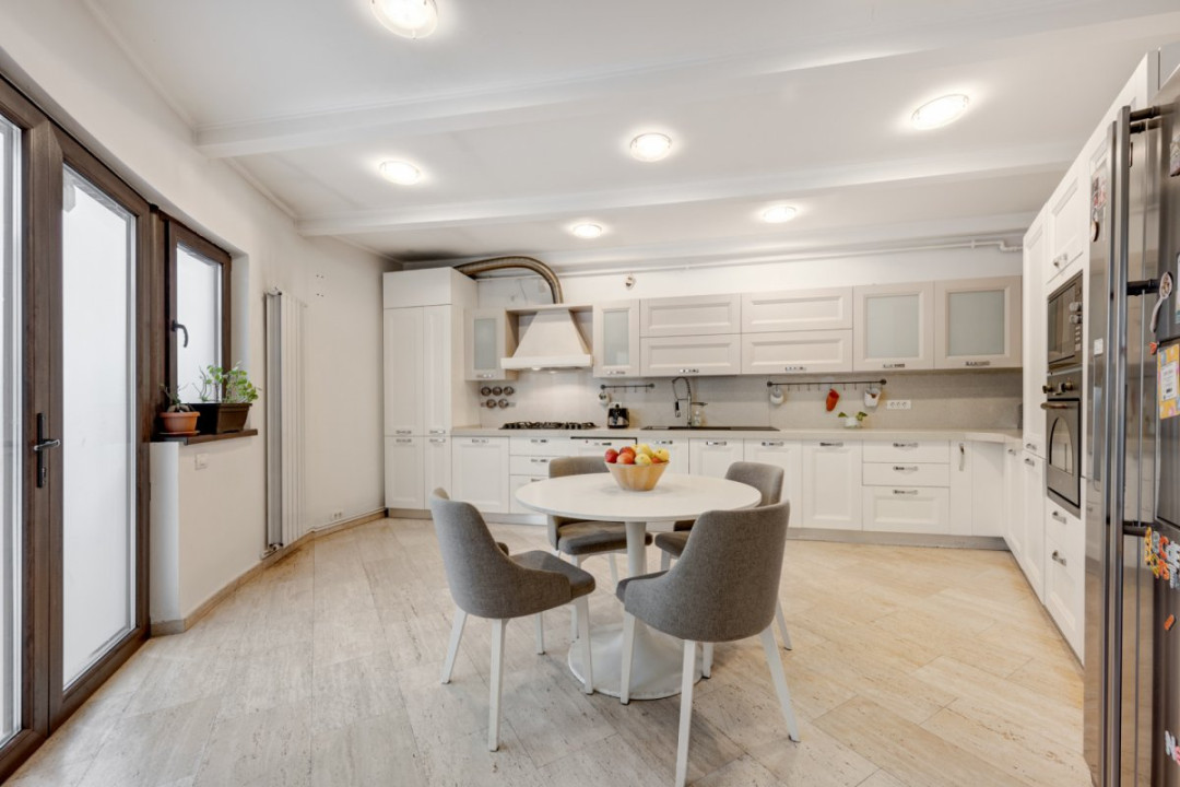 Apartament elegant 170mp, curte proprie și 3 locuri parcare, Parc Bazilescu!