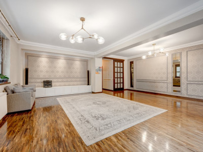Apartament elegant 170mp, curte proprie și 3 locuri parcare, Parc Bazilescu!