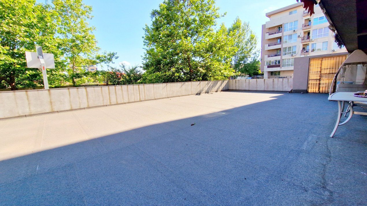 Apartament cu 5 camere-239 mp.+ terasa 358 mp. Prelungirea Ghencea 281- parter