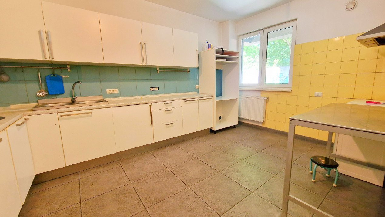 Apartament cu 5 camere-239 mp.+ terasa 358 mp. Prelungirea Ghencea 281- parter