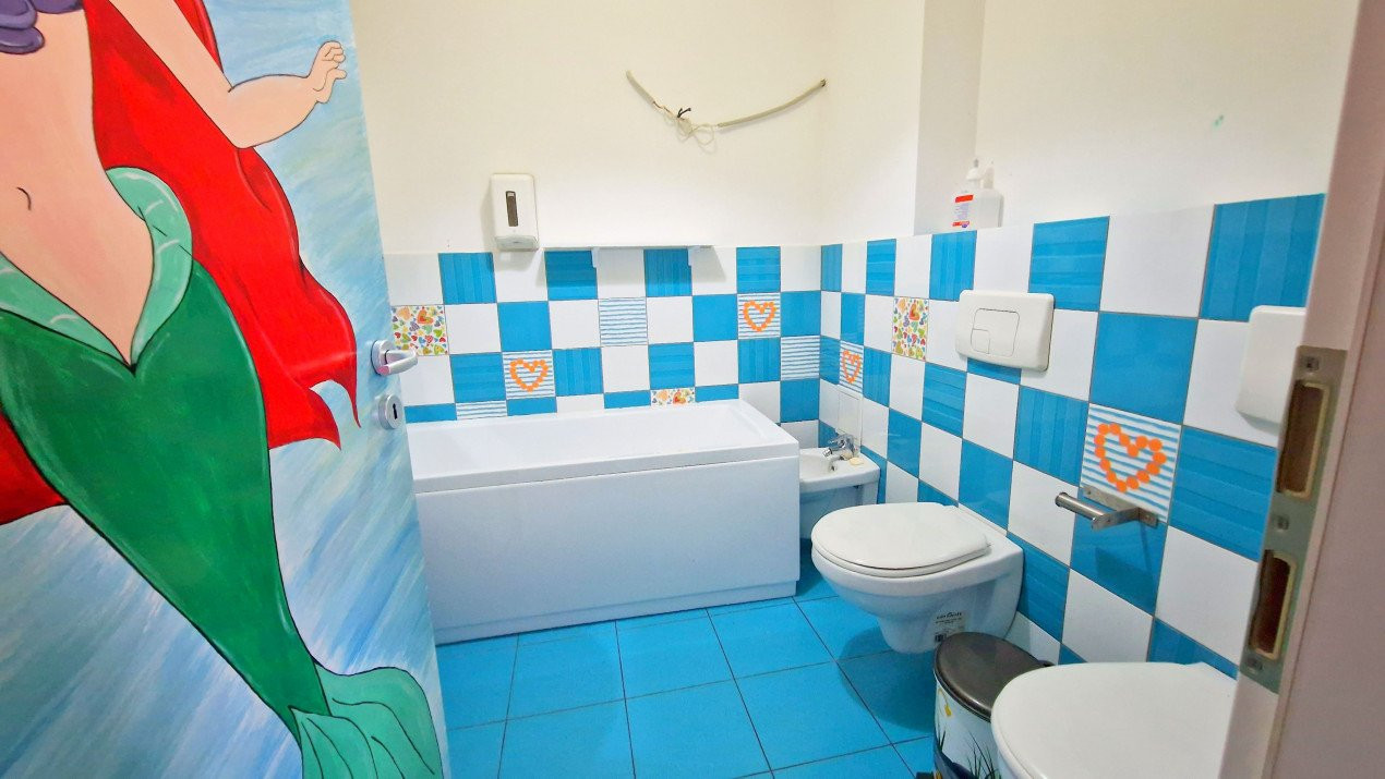 Apartament cu 5 camere-239 mp.+ terasa 358 mp. Prelungirea Ghencea 281- parter