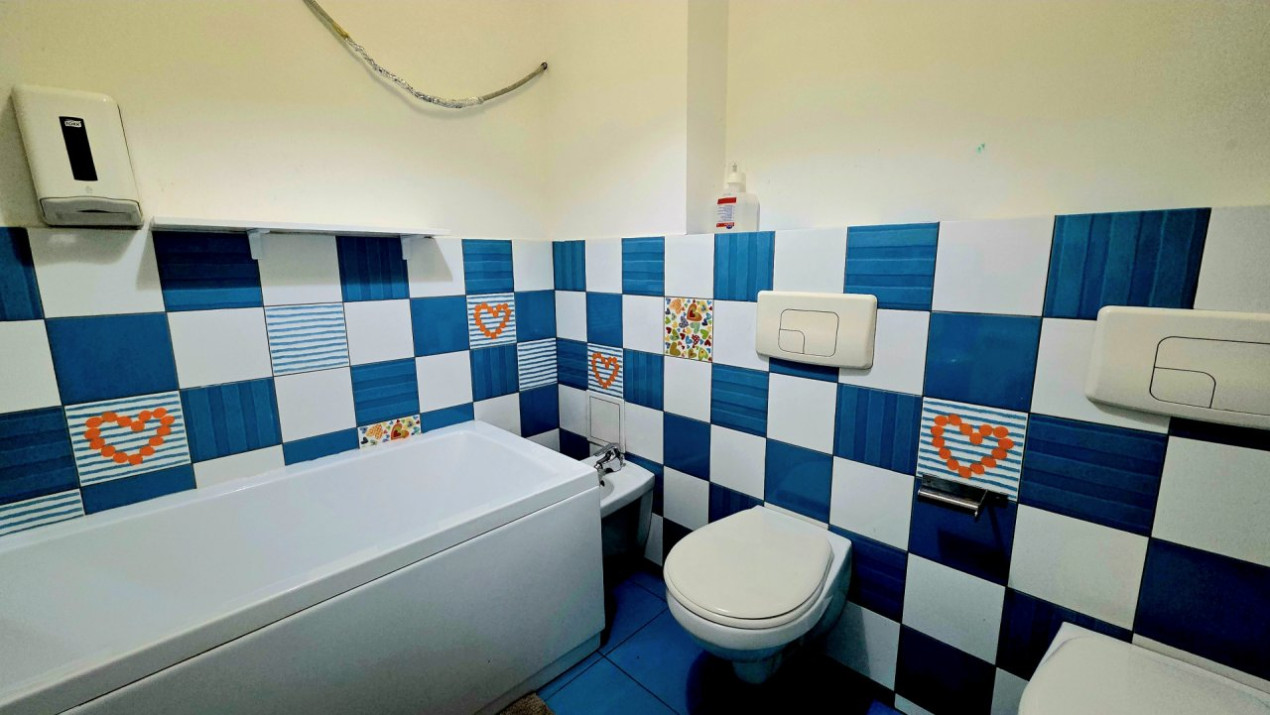 Apartament cu 5 camere-239 mp.+ terasa 358 mp. Prelungirea Ghencea 281- parter