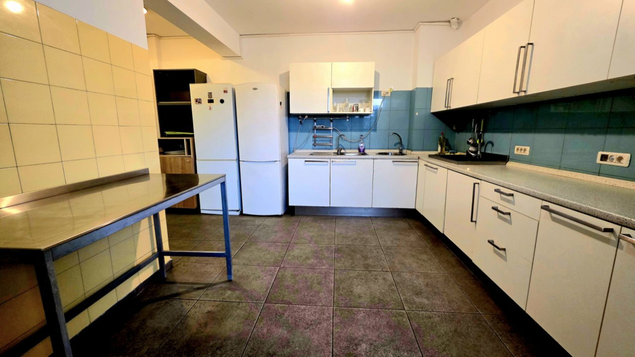 Apartament cu 5 camere-239 mp.+ terasa 358 mp. Prelungirea Ghencea 281- parter