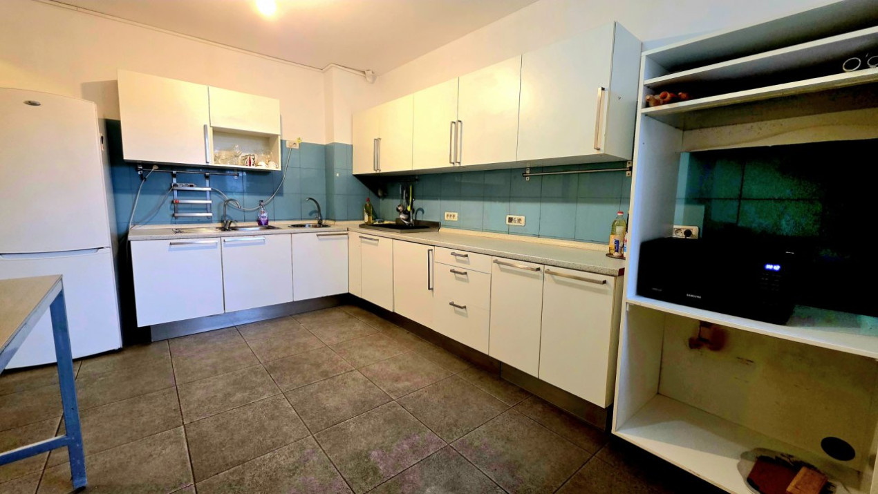 Apartament cu 5 camere-239 mp.+ terasa 358 mp. Prelungirea Ghencea 281- parter