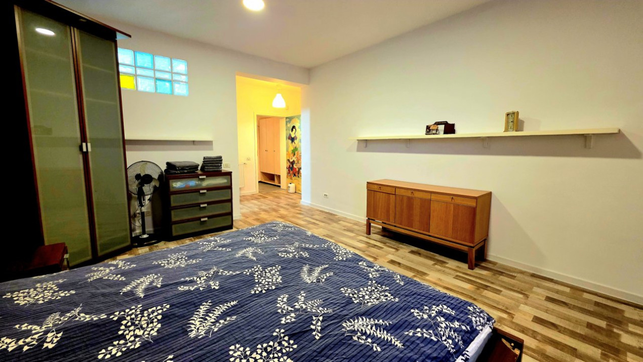 Apartament cu 5 camere-239 mp.+ terasa 358 mp. Prelungirea Ghencea 281- parter