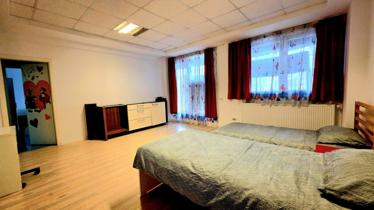 Apartament cu 5 camere-239 mp.+ terasa 358 mp. Prelungirea Ghencea 281- parter