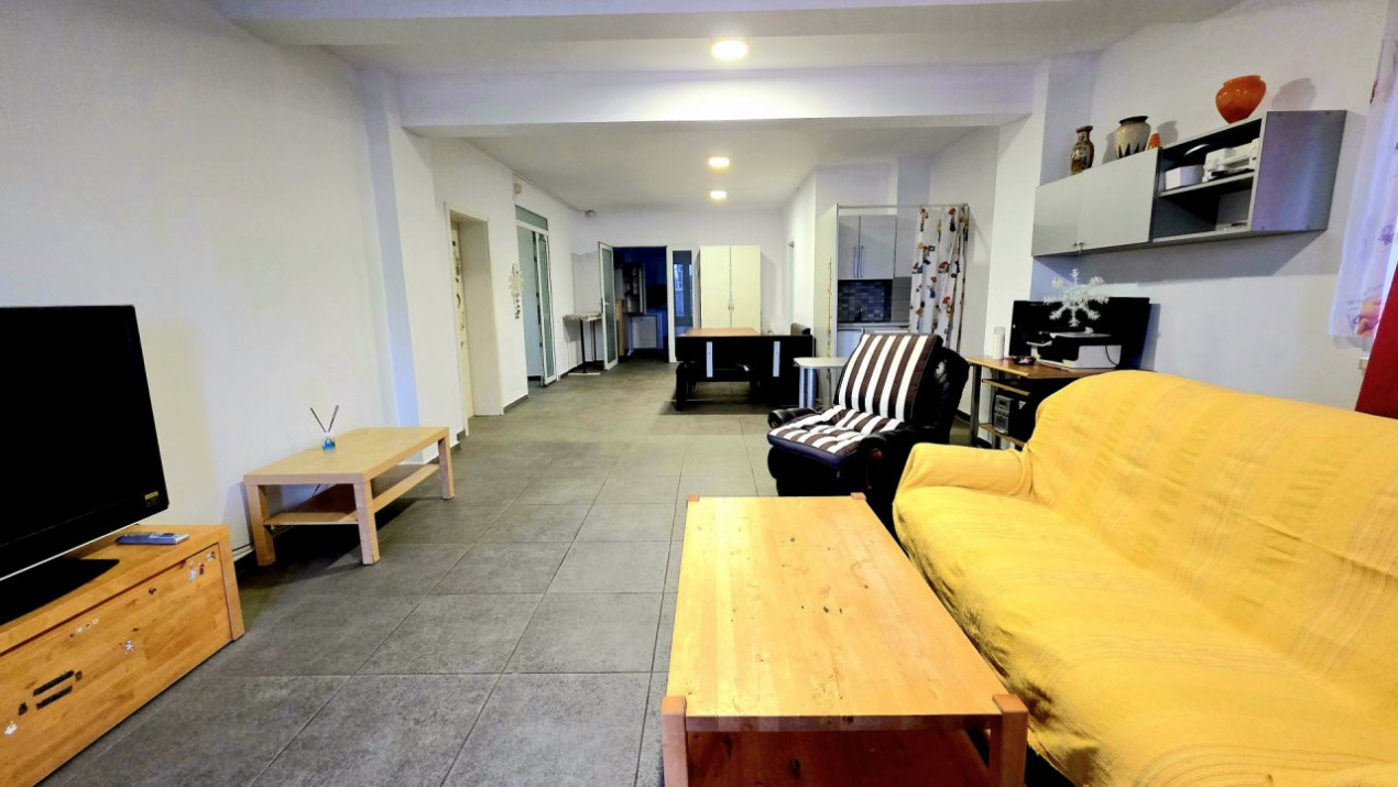 Apartament cu 5 camere-239 mp.+ terasa 358 mp. Prelungirea Ghencea 281- parter