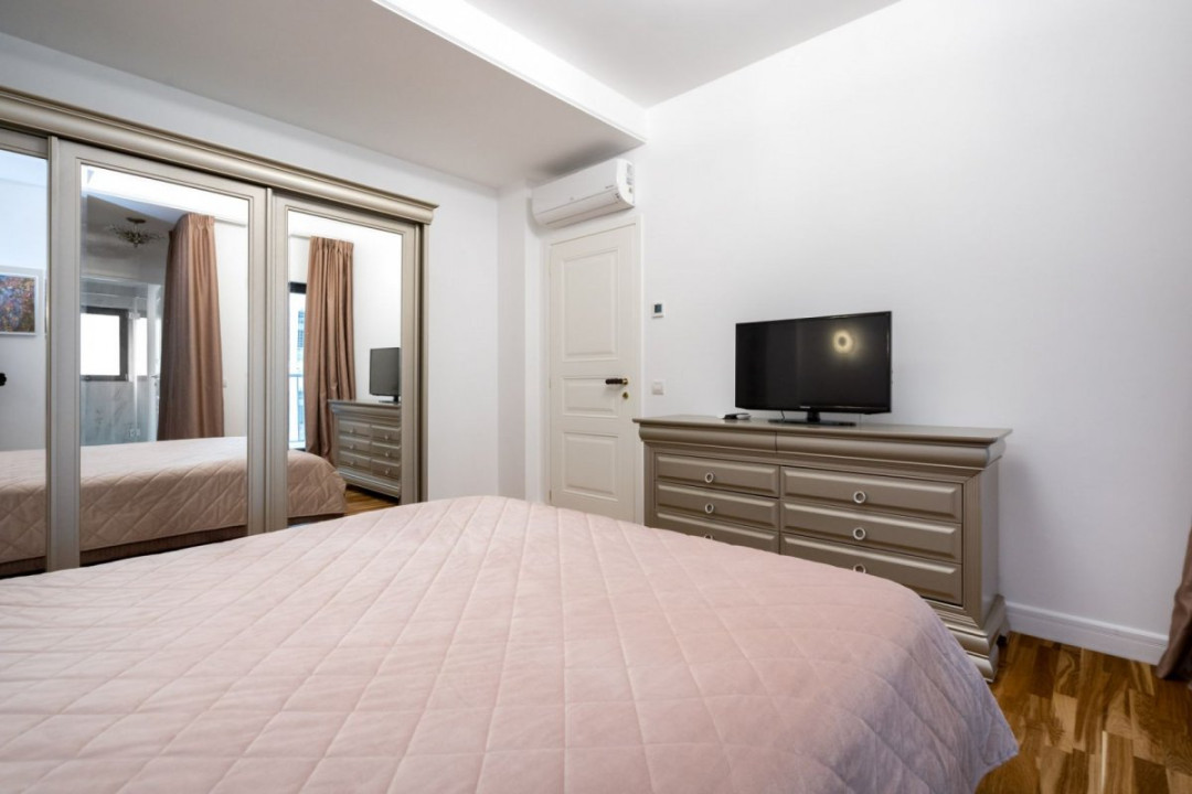 Remarcabil apartament de 2 camere intr-o cladire simbol a Bucurestiului