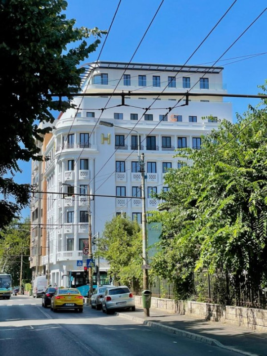 Remarcabil apartament de 2 camere intr-o cladire simbol a Bucurestiului