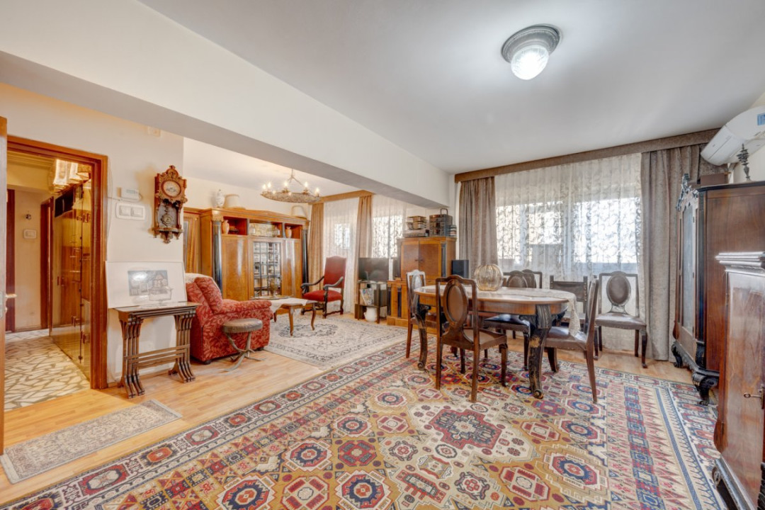 Apartament de 4 camere cu 3 băi, 137mp, centrală proprie, bloc 1983!