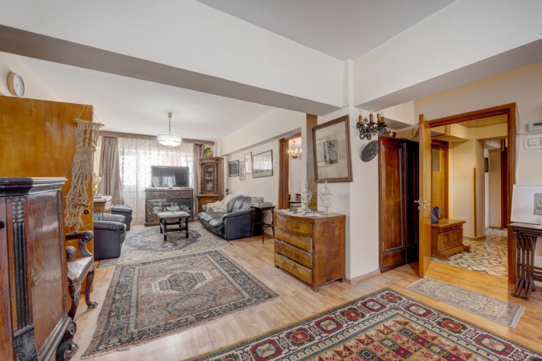 Apartament de 4 camere cu 3 băi, 137mp, centrală proprie, bloc 1983!