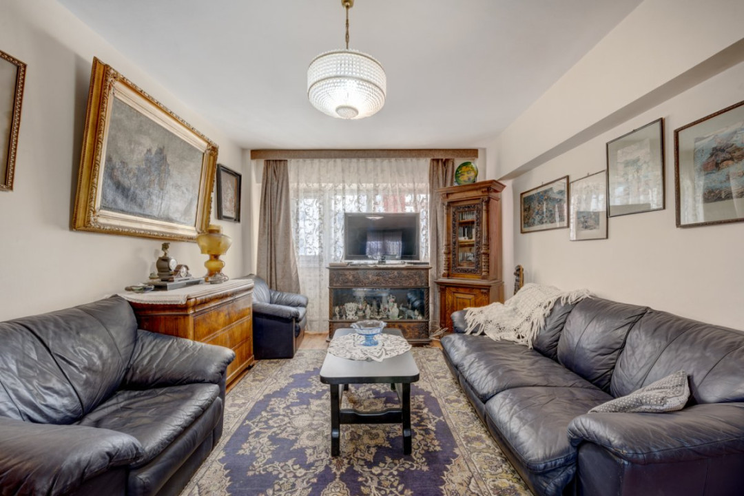 Apartament de 4 camere cu 3 băi, 137mp, centrală proprie, bloc 1983!