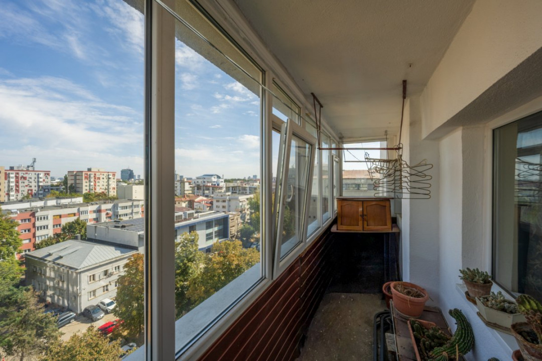 Apartament de 4 camere cu 3 băi, 137mp, centrală proprie, bloc 1983!
