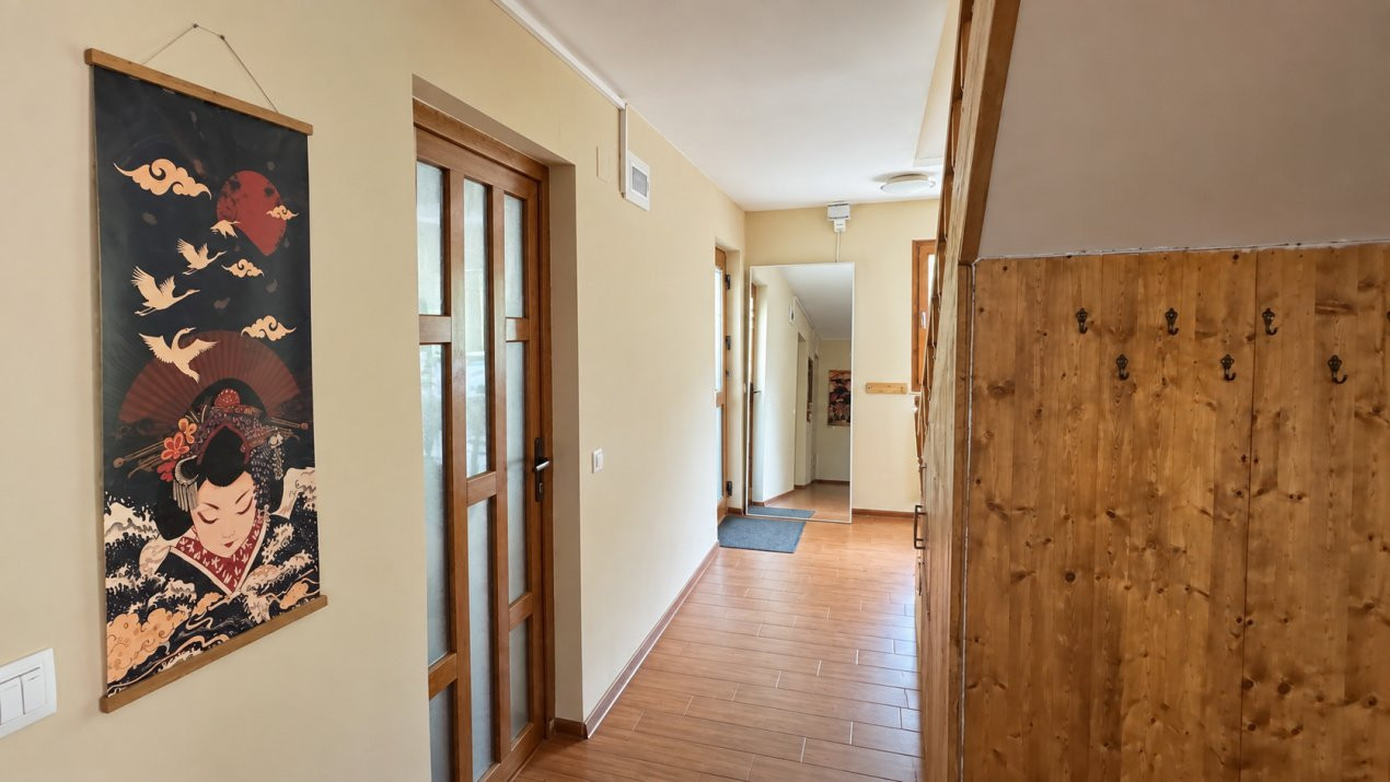 Casă de lemn pe malul lacului, Balotești — 7 camere