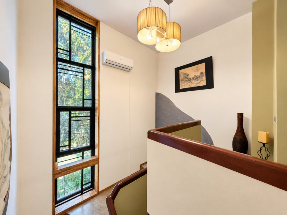 APARTAMENT 3 Camere + Anexa | 188 mp și CURTE 122mp Domenii la 10m de Metrou 
