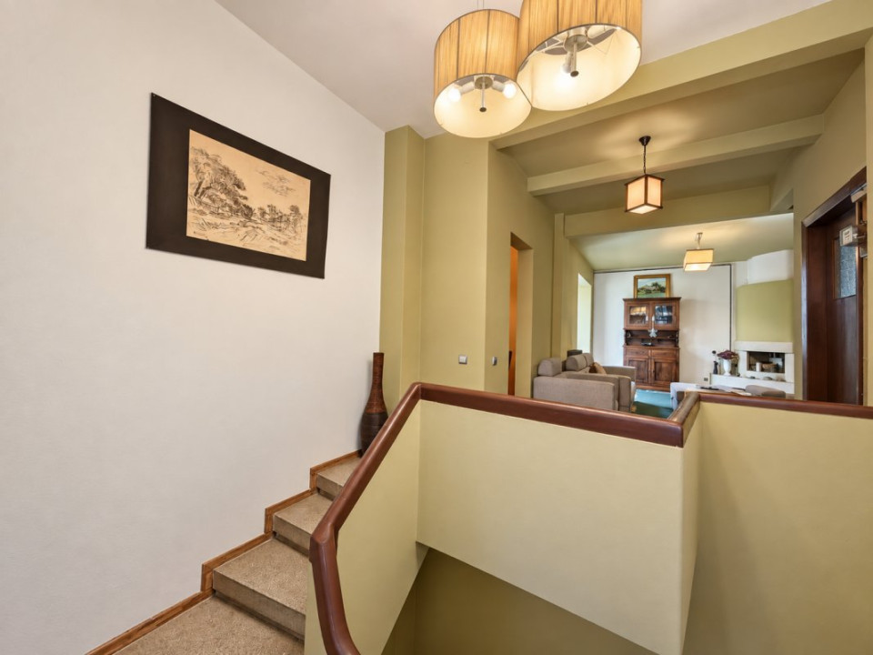 APARTAMENT 3 Camere + Anexa | 188 mp și CURTE 122mp Domenii la 10m de Metrou 