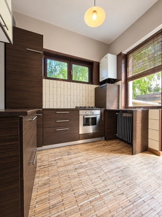 APARTAMENT 3 Camere + Anexa | 188 mp și CURTE 122mp Domenii la 10m de Metrou 