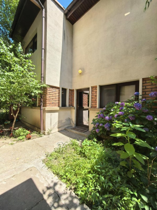 APARTAMENT 3 Camere + Anexa | 188 mp și CURTE 122mp Domenii la 10m de Metrou 