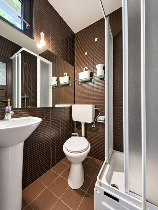 APARTAMENT 3 Camere + Anexa | 188 mp și CURTE 122mp Domenii la 10m de Metrou 