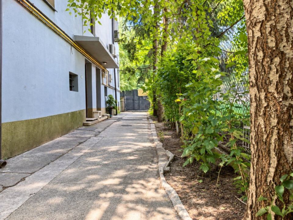 APARTAMENT 3 Camere + Anexa | 188 mp și CURTE 122mp Domenii la 10m de Metrou 