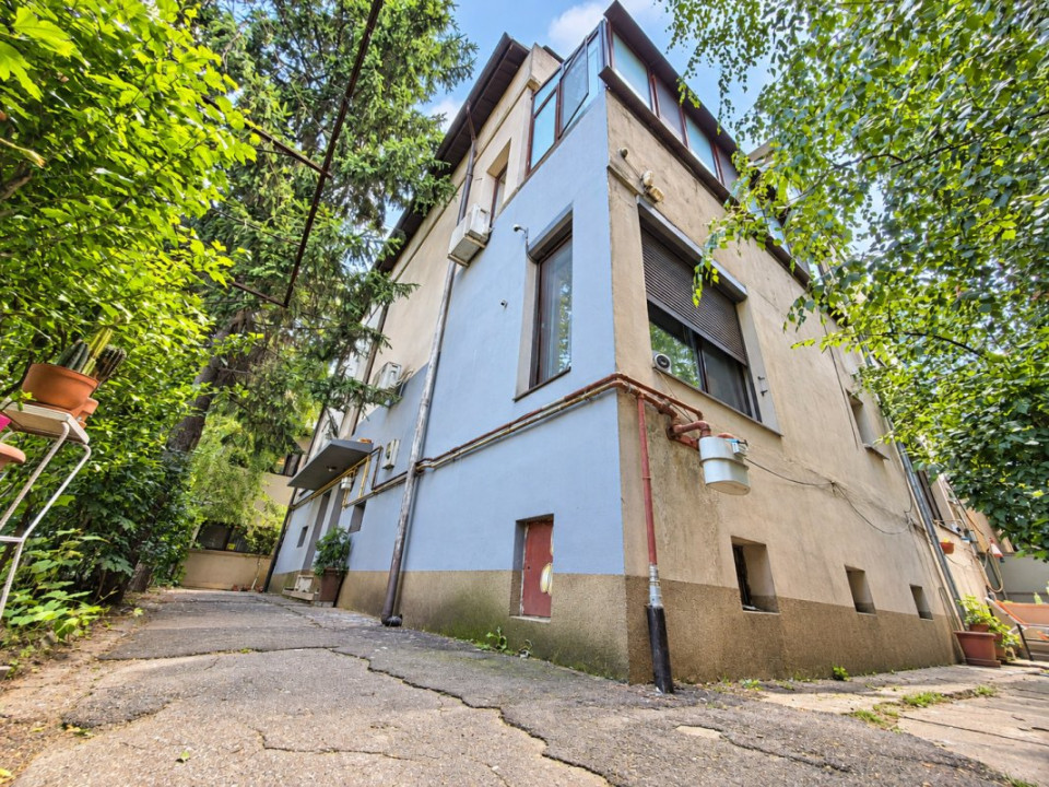 APARTAMENT 3 Camere + Anexa | 188 mp și CURTE 122mp Domenii la 10m de Metrou 