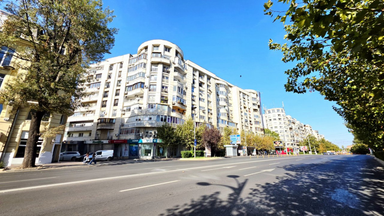 Eleganta urbana la Piata Unirii. O adresa, doua experiente de locuire
