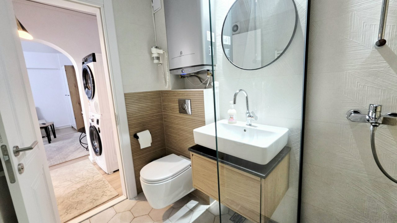 Eleganta urbana la Piata Unirii. O adresa, doua experiente de locuire