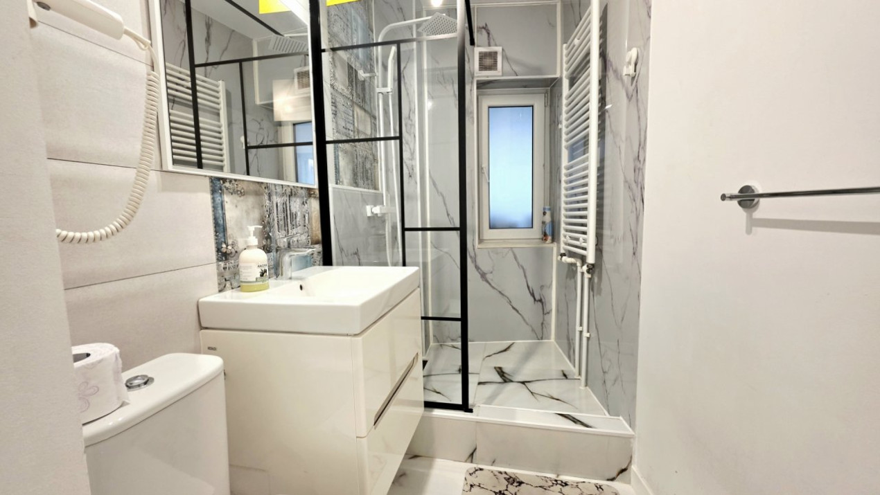 Eleganta urbana la Piata Unirii. O adresa, doua experiente de locuire