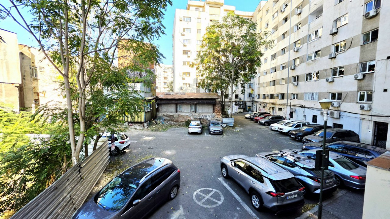 Eleganta urbana la Piata Unirii. O adresa, doua experiente de locuire