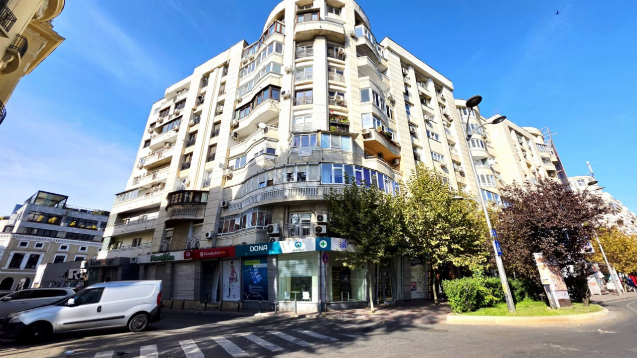 Eleganta urbana la Piata Unirii. O adresa, doua experiente de locuire