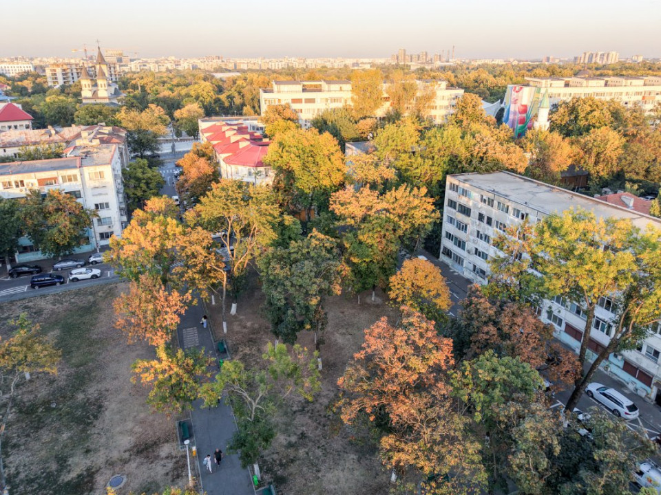 Eroii Revolutiei metrou, parc, gata de mutat, centrală proprie