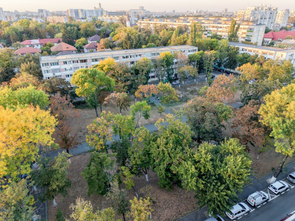 Eroii Revolutiei metrou, parc, gata de mutat, centrală proprie