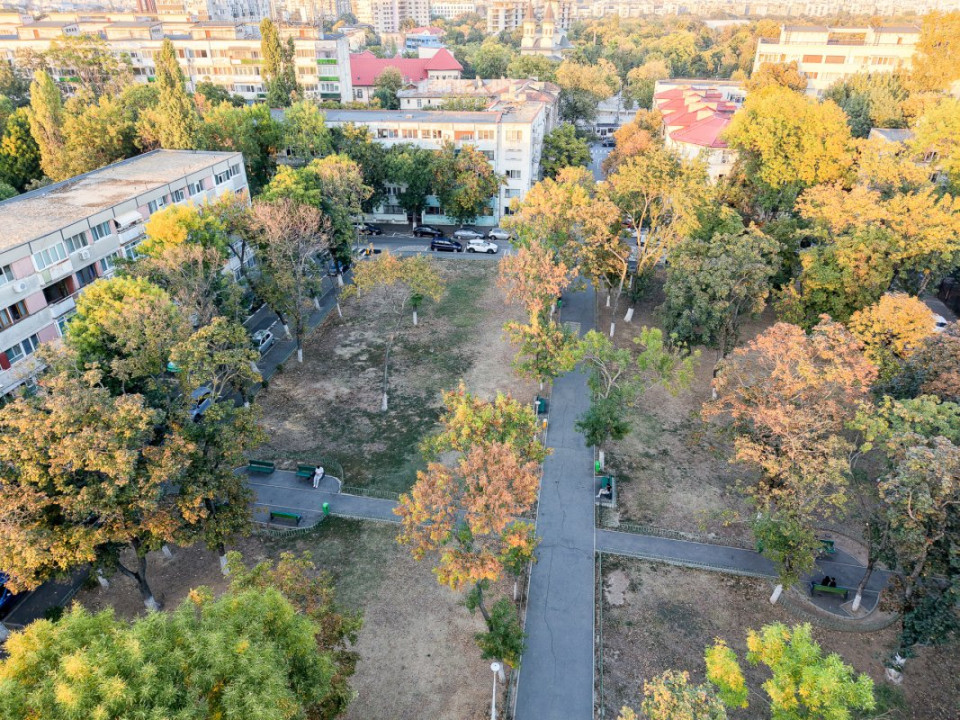 Eroii Revolutiei metrou, parc, gata de mutat, centrală proprie