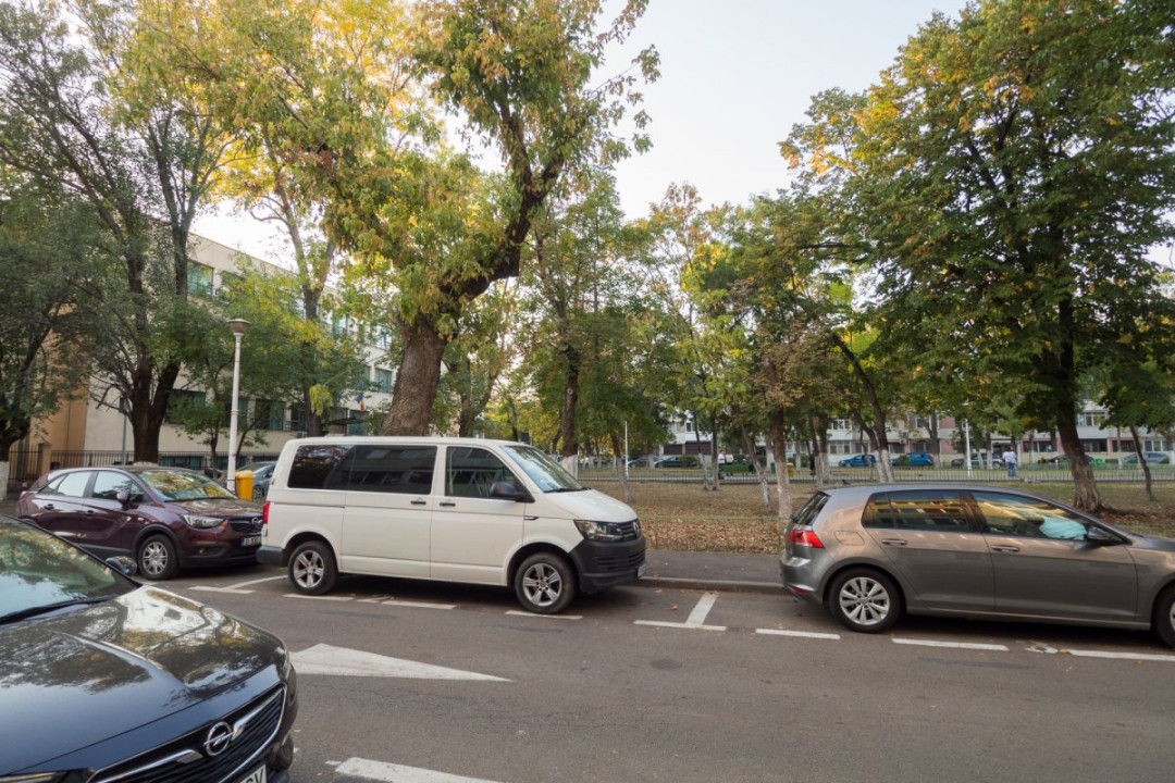Eroii Revolutiei metrou, parc, gata de mutat, centrală proprie