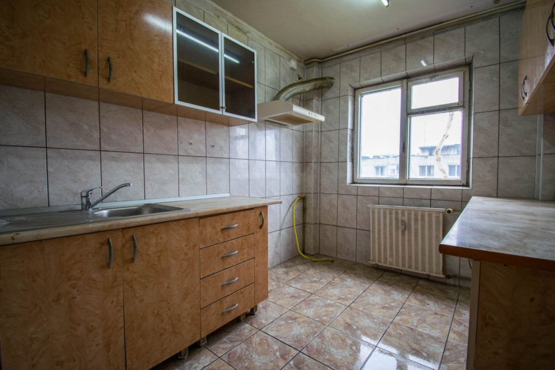 Crangasi-apartament 2 camere,decomandat,la 14 min de Metrou,an 1984