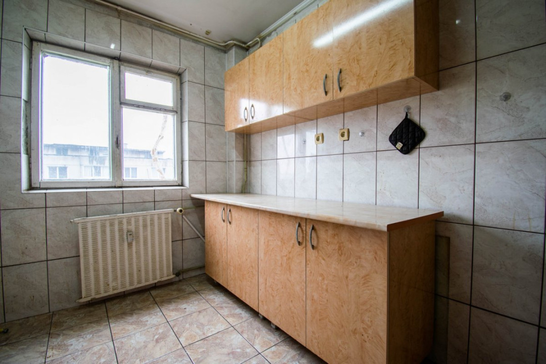 Crangasi-apartament 2 camere,decomandat,la 14 min de Metrou,an 1984