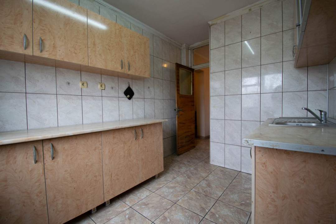 Crangasi-apartament 2 camere,decomandat,la 14 min de Metrou,an 1984