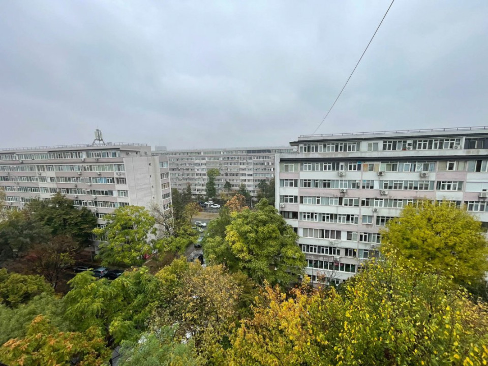 Crangasi-apartament 2 camere,decomandat,la 14 min de Metrou,an 1984