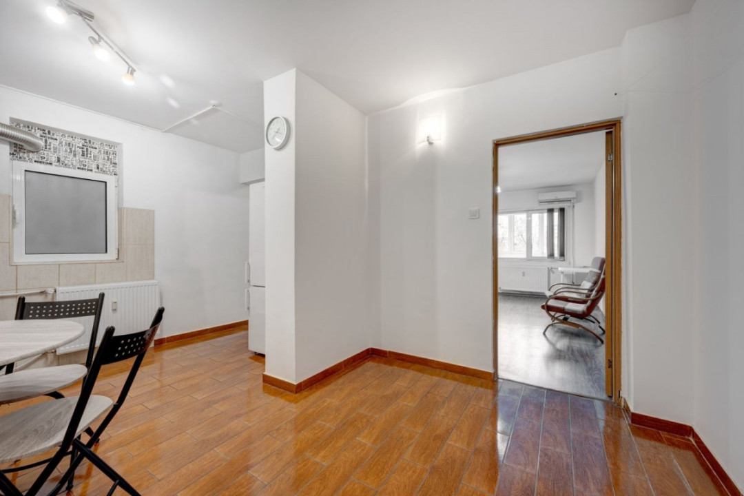 Apartament de 2 camere, etaj 3, metrou la 2 minute, Piața Gorjului!