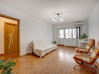 Apartament de 2 camere, etaj 3, metrou la 2 minute, Piața Gorjului!