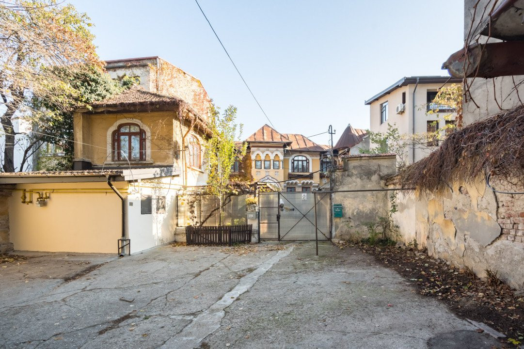 Vila boiereasca cu curte - str. Popa Tatu - Cismigiu