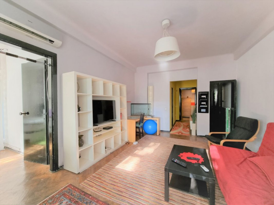 Apartament  3 camere central, imobil tipic interbelic, cu curte interioara