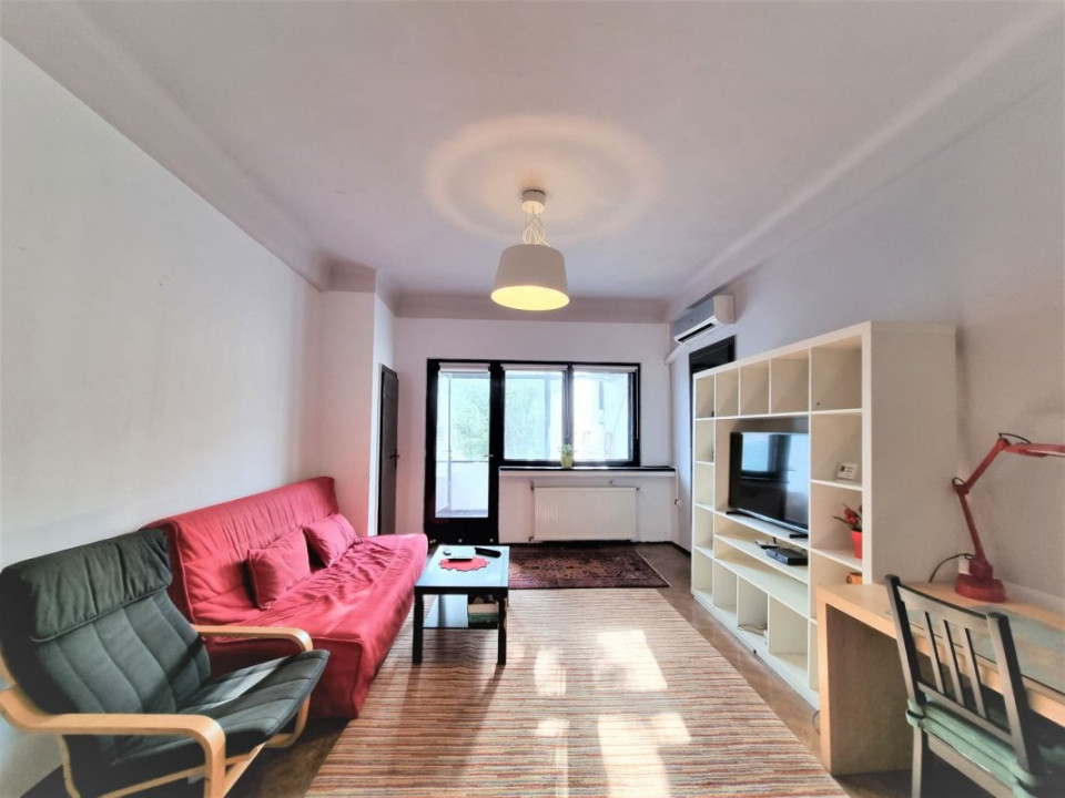 Apartament  3 camere central, imobil tipic interbelic, cu curte interioara