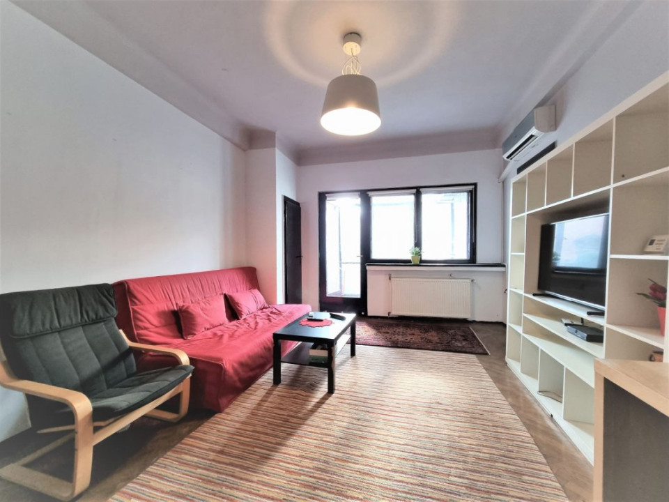 Apartament  3 camere central, imobil tipic interbelic, cu curte interioara