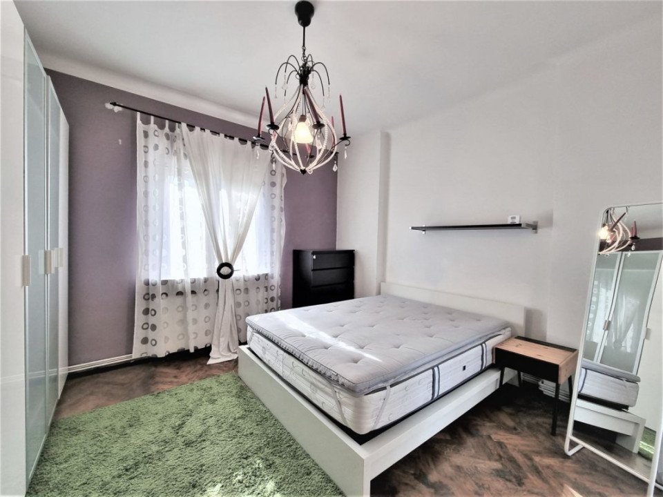 Apartament  3 camere central, imobil tipic interbelic, cu curte interioara