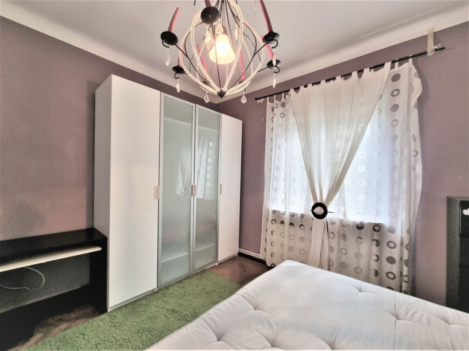 Apartament  3 camere central, imobil tipic interbelic, cu curte interioara