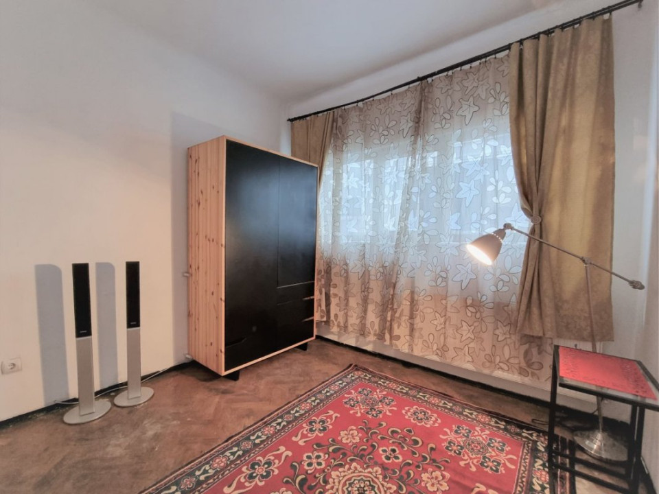 Apartament  3 camere central, imobil tipic interbelic, cu curte interioara