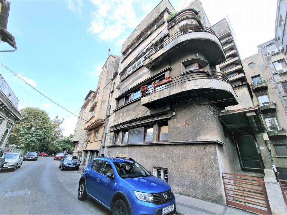 Apartament  3 camere central, imobil tipic interbelic, cu curte interioara