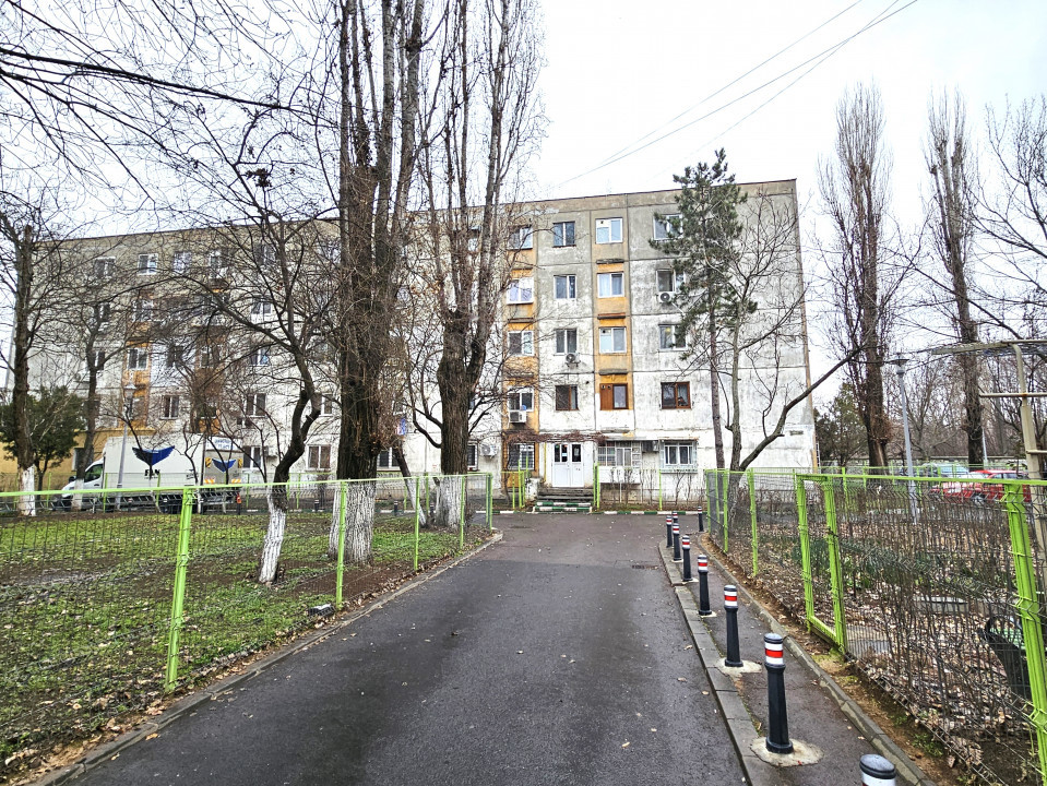 De vanzare 2 camere pe Iacob Andrei-renovat si gata de mutat.