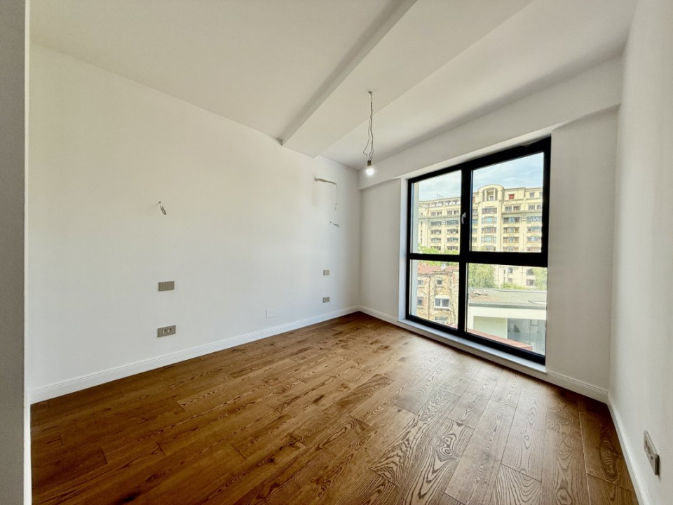 Unirii, apartament cu priveliste catre Sud-Vest, gata de mutat